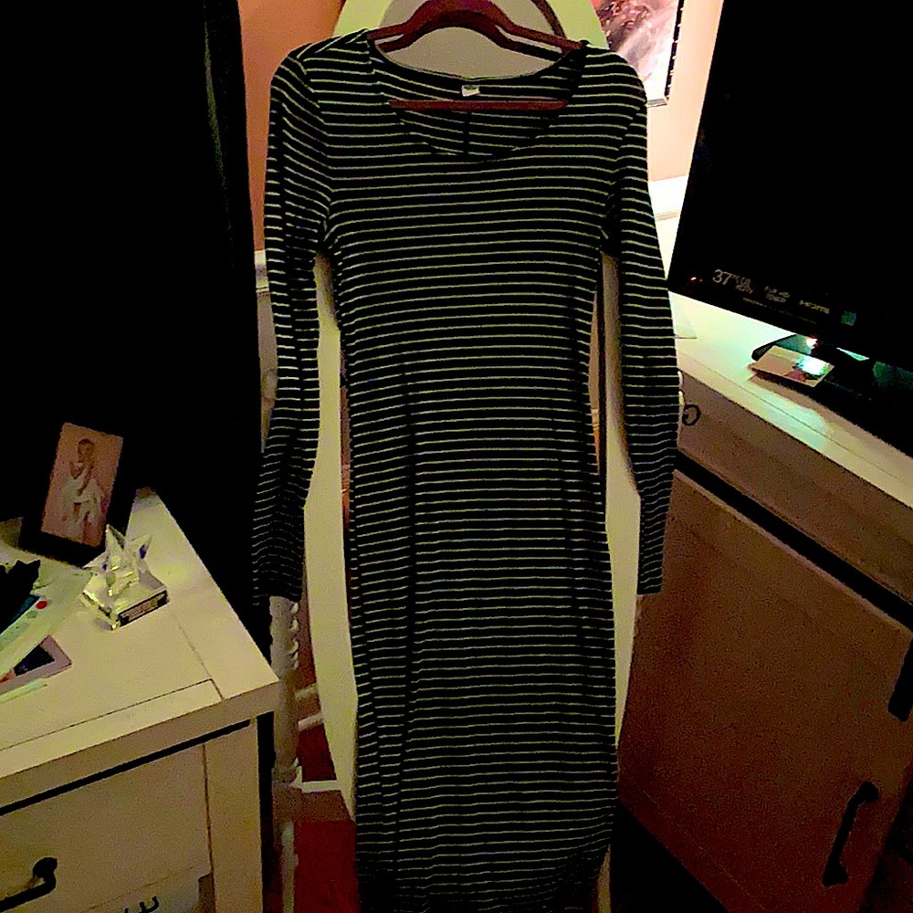 Long black and white dress